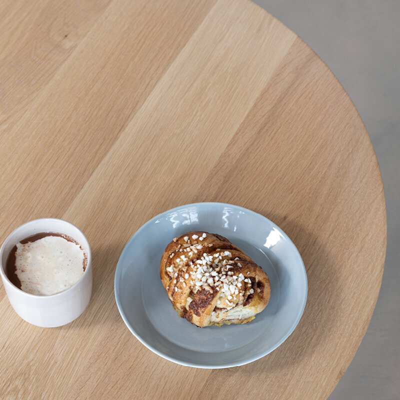 TAKKOACEページ New Co Coffee Table 40 Rond zwart Eiken zwarte lak (9005) rond
